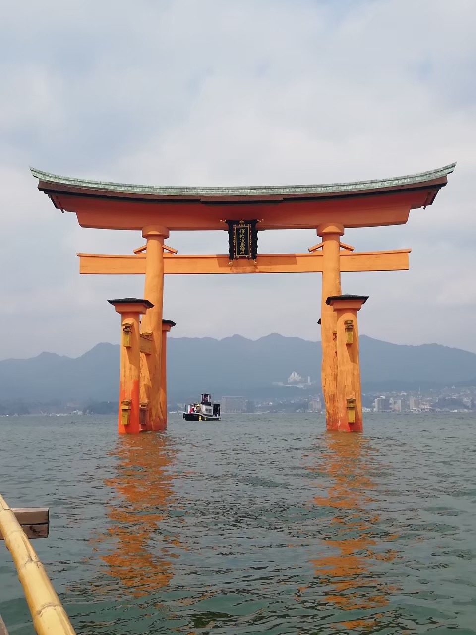 神社のシンボルの大鳥居