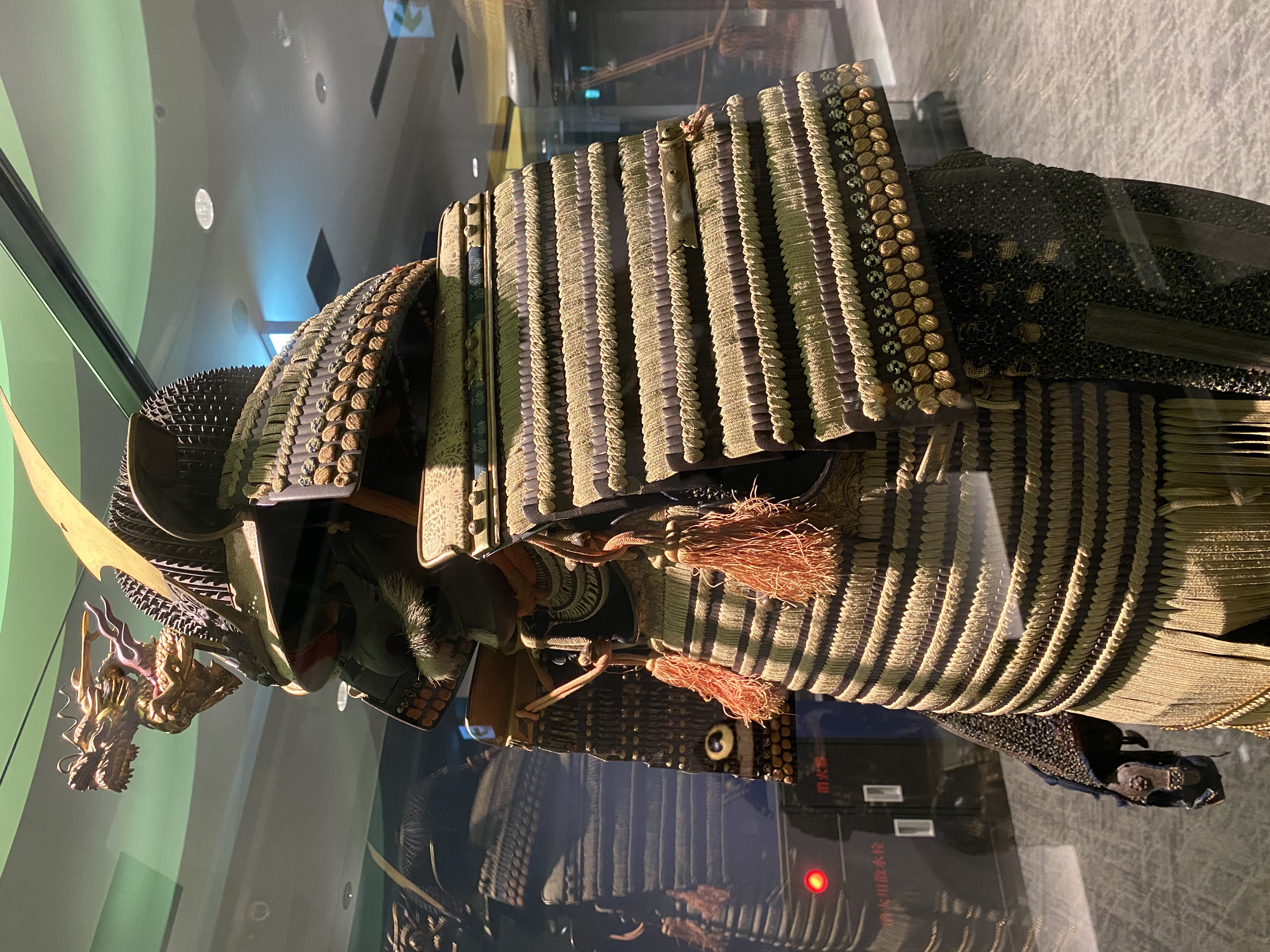 飛び出す龍
